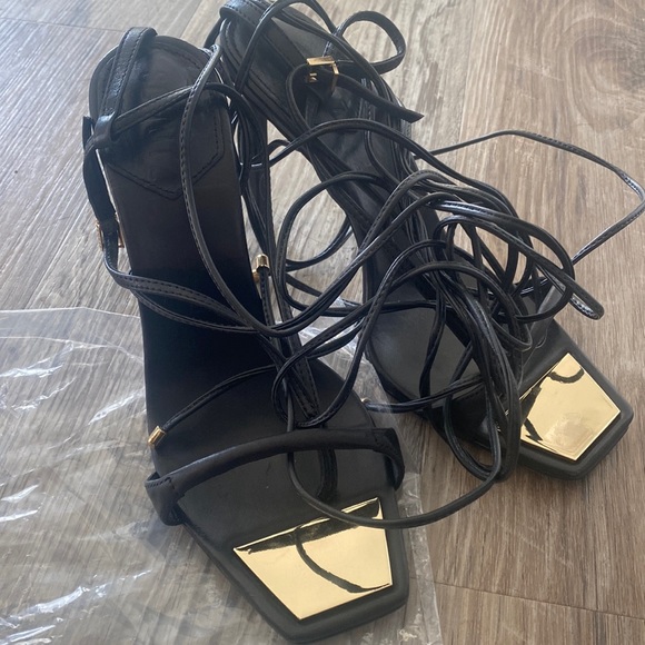 Schutz 3.9” Vikki Black Leather Strappy Lace Up Square Toe Stiletto Heel Sandals - Picture 4 of 7